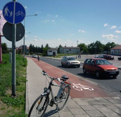 Radom. Droga rowerowa na ulicy Głównej Radom. Droga rowerowa na ulicy Głównej