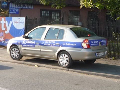 Radom. Firma Uniqa nieprzestrzega prawa, parkowanie na chodniku Radom. Firma Uniqa nieprzestrzega prawa, parkowanie na chodniku