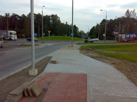 Radom. Budowa drogi dla rowerów na ulicy Kozienickiej Radom. Budowa drogi dla rowerów na ulicy Kozienickiej