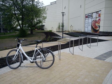 Radom. Stojaki rowerowe pod Galerią Słoneczną Radom. Stojaki rowerowe pod Galerią Słoneczną
