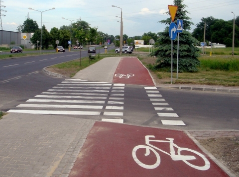 Radom. Ul. Maratońska, przejazd rowerowy