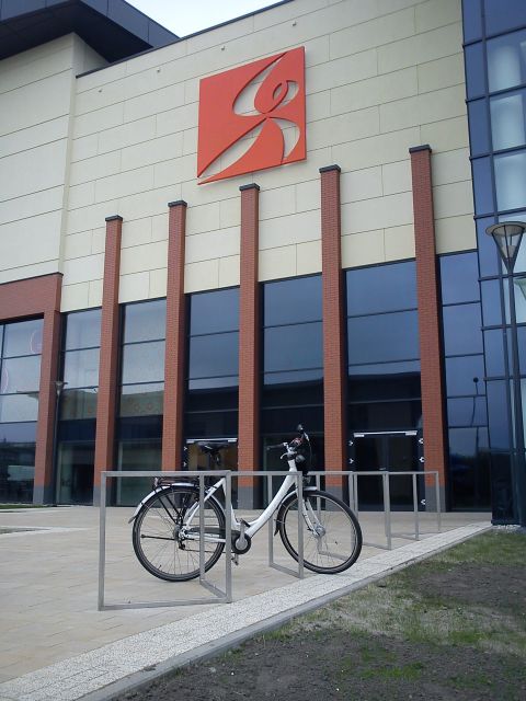 Radom. Stojaki rowerowe pod Galerią Słoneczną Radom. Stojaki rowerowe pod Galerią Słoneczną