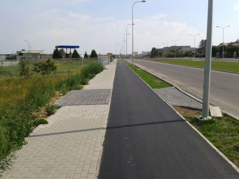 Radom. Ul. Mieszka I budowa asfaltowej drogi rowerowej Radom. Ul. Mieszka I budowa asfaltowej drogi rowerowej