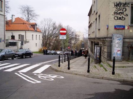 Warszawa. Kontrapas w ulicy Oboźnej