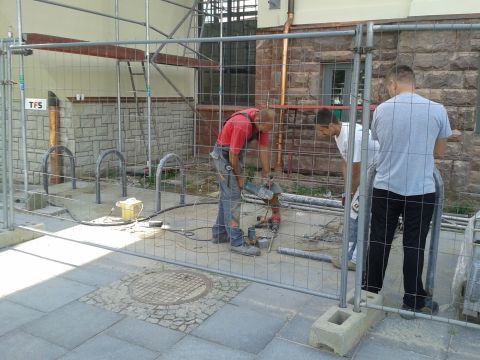 Radom. Stojaki rowerowe przed dworcem kolejowym Radom. Stojaki rowerowe przed dworcem kolejowym