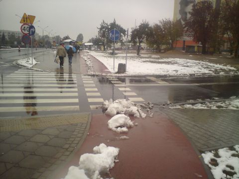 Radom. Droga rowerowa w śniegu Radom. Droga rowerowa w śniegu