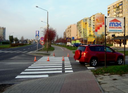 Radom. Prawidłowo oznakowany przejazd rowerowy na ul. Chrobrego