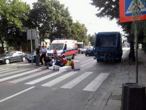 Radom, Limanowskiego/Przechodnia. Potrącenie pieszego na przejściu. Radom, Limanowskiego/Przechodnia. Potrącenie pieszego na przejściu.