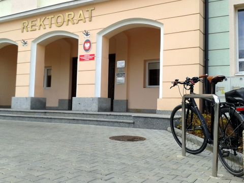 Radom. Stojaki rowerowe - Uniwersytet Technologiczno-Humanistyczny