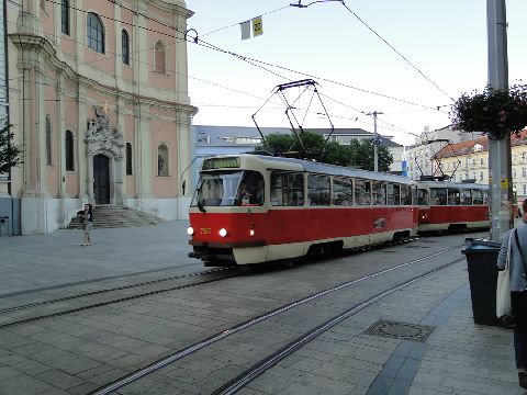 Bratysława. Tramwaje na deptaku Bratysława. Tramwaje na deptaku