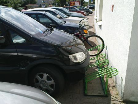 Radom. Stojak przed Stokrotką