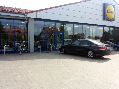Radom. Stojaki rowerowe, Lidl, bicycle parking rack Wierzbicka