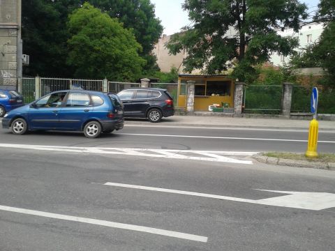 Radom. Brak zawrotki umożliwiającej skręt w ul. Narutowicza Radom. Brak zawrotki umożliwiającej skręt w ul. Narutowicza
