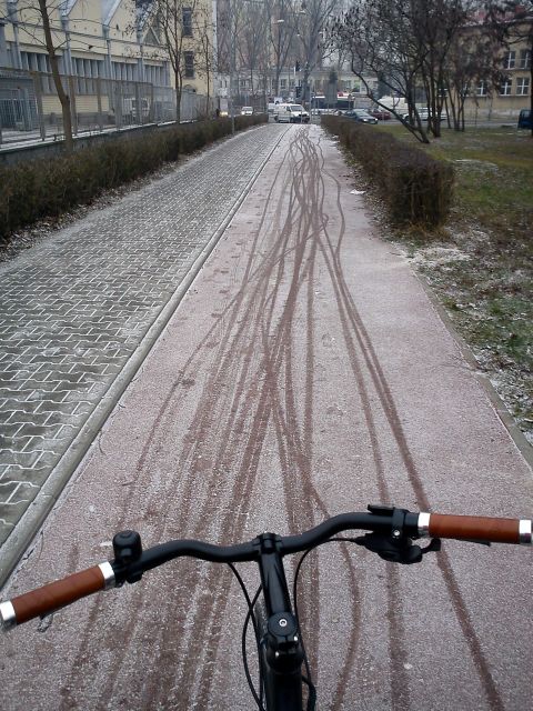 Radom. Zimowi rowerzyści Radom. Zimowi rowerzyści
