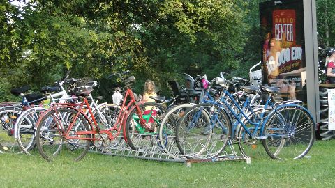 Maribor. Tymczasowy parking rowerowy zorganizowany na potrzeby festiwalu Lent Maribor. Tymczasowy parking rowerowy zorganizowany na potrzeby festiwalu Lent