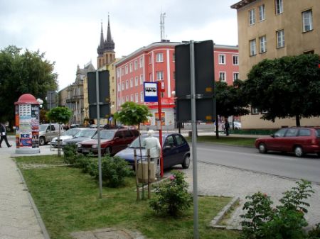 Radom. Ul. Sienkiewicza, komunkacja miejska odzyskuje przestrzeń