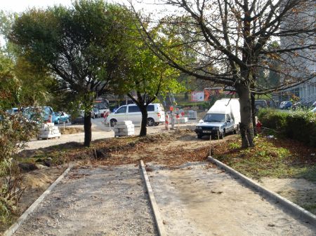 Radom. Budowa drogi rowerowej w al. Grzecznarowskiego