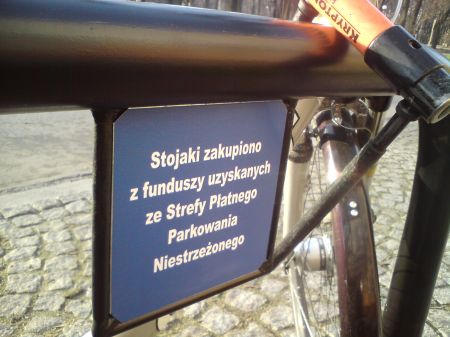 Radom. Stojaki zakupione z wpływów ze strefy płatnego parkowania Radom. Stojaki zakupione z wpływów ze strefy płatnego parkowania