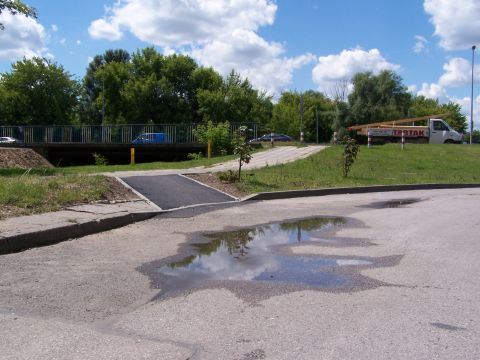 Radom. Ułatwienie rowerowe na końcu ul. Rodziny Winczewskich Radom. Ułatwienie rowerowe na końcu ul. Rodziny Winczewskich