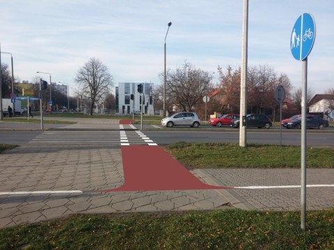 Radom. Skrzyżowanie wokoł sklepu Aldik Radom. Skrzyżowanie wokoł sklepu Aldik
