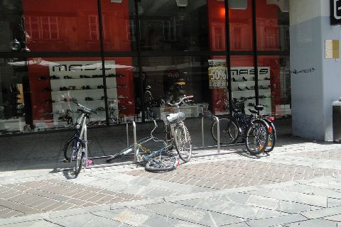 Lublana. Stojaki na rowery na głównym deptaku Lublana. Stojaki na rowery na głównym deptaku