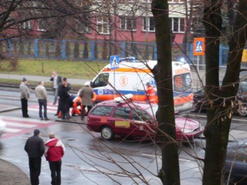 Radom. Potrącenie na biało czerownym przejściu Radom. Potrącenie na biało czerownym przejściu