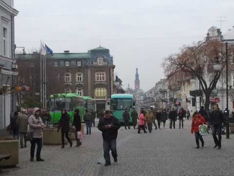 Radom. Autobusy parkujące na deptaku Radom. Autobusy parkujące na deptaku