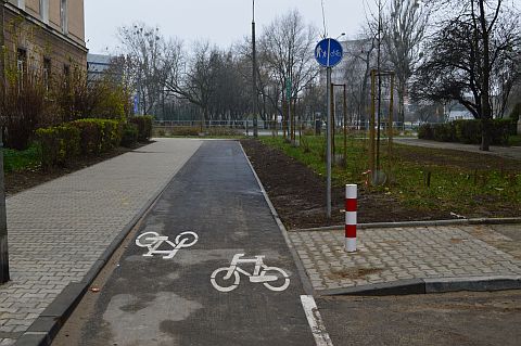 Radom. Łącznik rowerowy na ślepej dla aut ul. Broni Radom. Łącznik rowerowy na ślepej dla aut ul. Broni