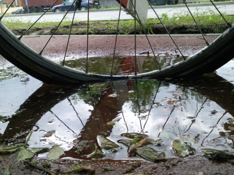 Radom. Ul. Warszawska, zapadnięta droga rowerowa Radom. Ul. Warszawska, zapadnięta droga rowerowa
