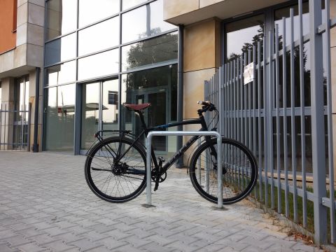 Radom. Stojaki rowerowe, Sanepid, Okulickiego Radom. Stojaki rowerowe, Sanepid, Okulickiego