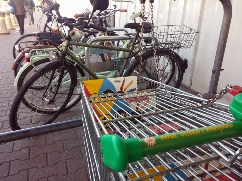Radom. Rowerem na zakupy. Stokrotka, sheffield bike rack Radom. Rowerem na zakupy. Stokrotka, sheffield bike rack