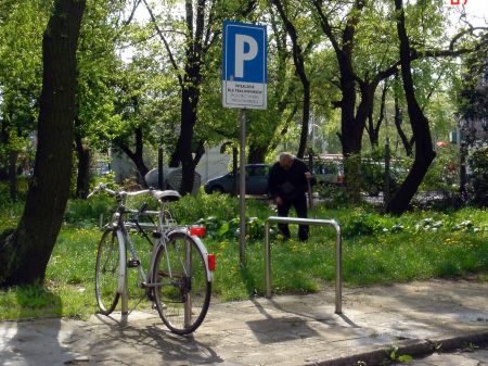 Radom. Prawidłowy stojak przed budynkiem Politechniki Radom. Prawidłowy stojak przed budynkiem Politechniki