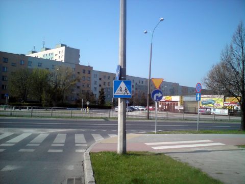 Radom. Al. Grzecznarowskiego - oznakowanie przejazdu rowerowego