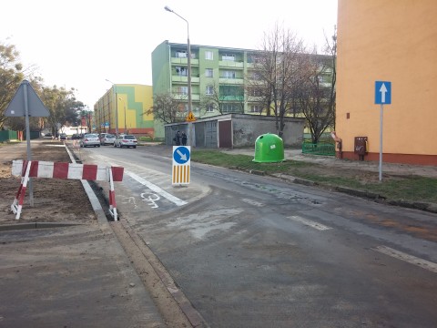 Radom. Skrzyżowanie wokoł sklepu Aldik Radom. Skrzyżowanie wokoł sklepu Aldik