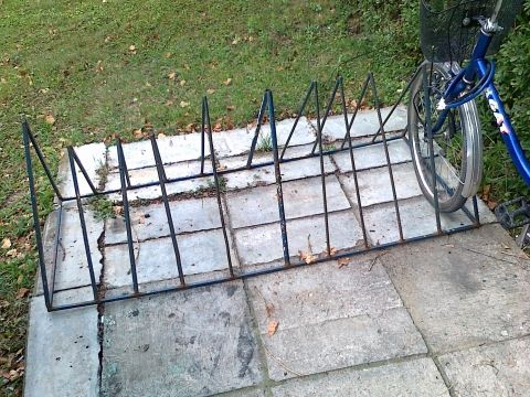 Radom. Parking rowerowy, Dom Pomocy Społecznej Weterana Walki i Pracy  ul. Wyścigowa 16