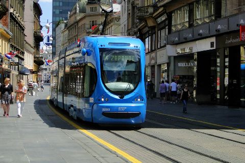 Zagrzeb. Tramwaje na deptaku Zagrzeb. Tramwaje na deptaku