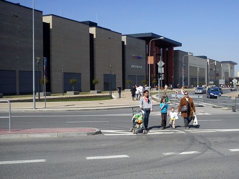 Radom. Zlikidowane przejście dla pieszych przy Centum Słonecznym