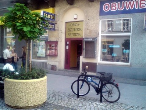 Radom. Stojak typu U na ul. Żeromskiego Radom. Stojak typu U na ul. Żeromskiego