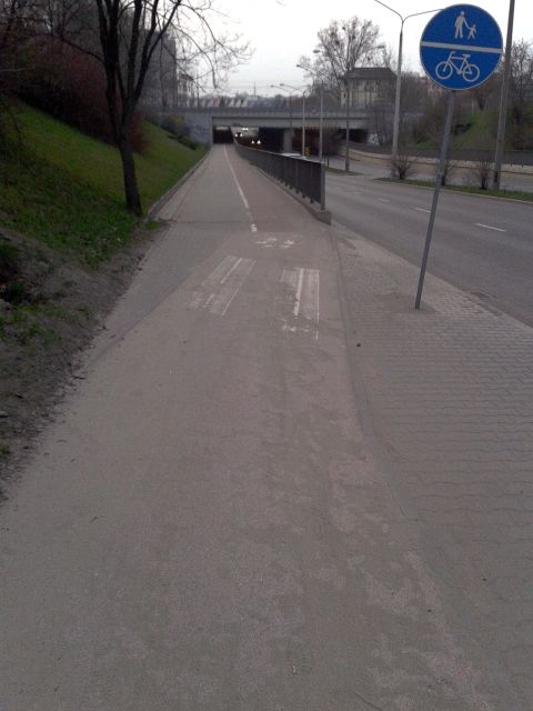 Radom. Piach na drodze dla rowerów Radom. Piach na drodze dla rowerów