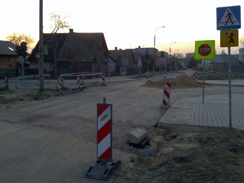 Radom. Budowa wyniesionego skrzyżowania Górna Odrodzenia Kaszubska Radom. Budowa wyniesionego skrzyżowania Górna Odrodzenia Kaszubska