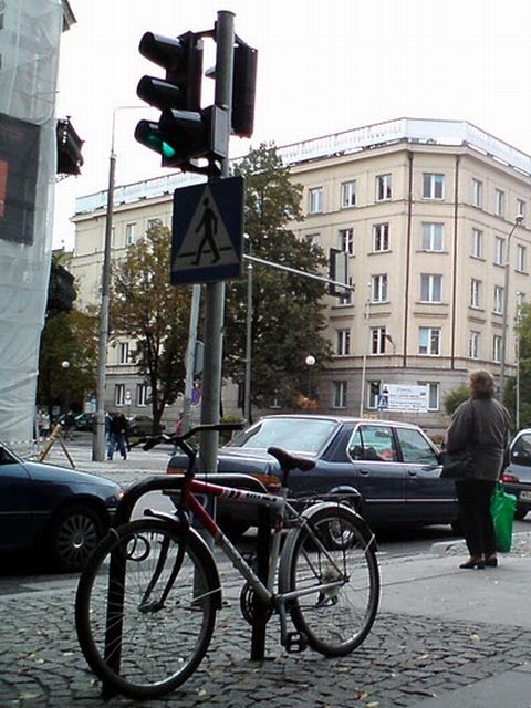 Radom. Stojak typu U na ul. Żeromskiego Radom. Stojak typu U na ul. Żeromskiego