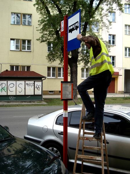 Radom. Ul. Sienkiewicza, komunkacja miejska odzyskuje przestrzeń