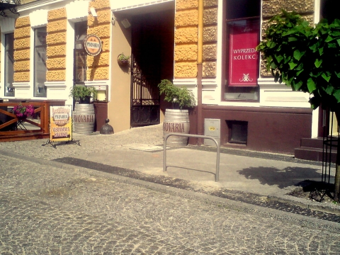 Radom. Stojak rowerowy na ul. Moniuszki Radom. Stojak rowerowy na ul. Moniuszki