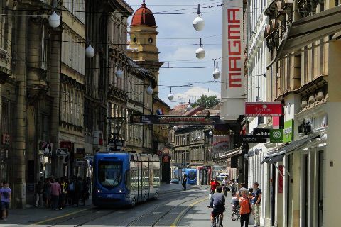 Zagrzeb. Tramwaje na deptaku Zagrzeb. Tramwaje na deptaku