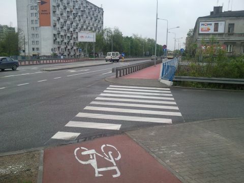 Radom. Ul. Warszawska, fuszerki na drodze rowerowej