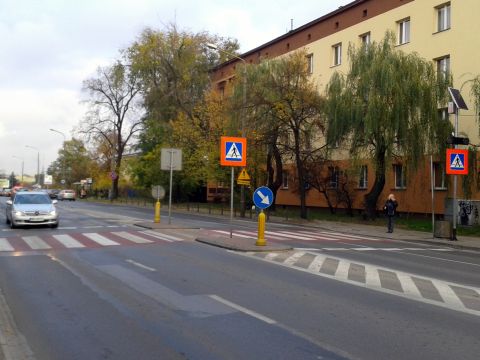 Radom. Przejście dla pieszych z talizmanami na ul. Limanowskiego