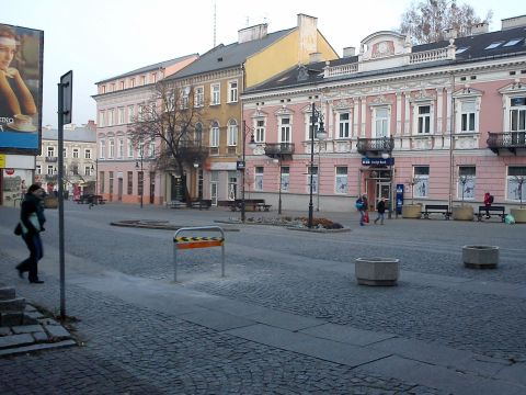 Radom. Stojaki rowerowe jako zapory przeciwsamochodowe