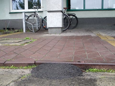 Radom. Niewidzialne infrastruktura rowerowa - wystarczy tylko trochę asfaltu Radom. Niewidzialne infrastruktura rowerowa - wystarczy tylko trochę asfaltu