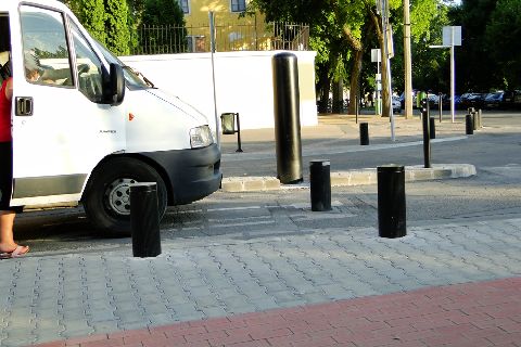 Gyor. Słupki przy wjeździe na deptak Gyor. Słupki przy wjeździe na deptak