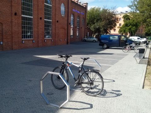 Radom. entrum Sztuki Współczesnej "Elektrownia" Stojaki rowerowe, bike rack Radom. entrum Sztuki Współczesnej "Elektrownia" Stojaki rowerowe, bike rack